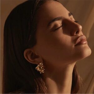 Amber Sceats 24k gold Plated Reese Earrings New With Dust Bag